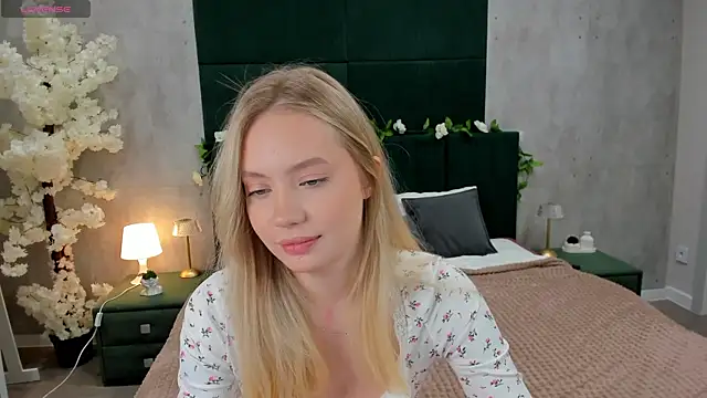 Snapshot of Melanie_Ryer chatting on 11/14/25, 11:35 Melanie Ryer online show from 11/14/25, 11:35