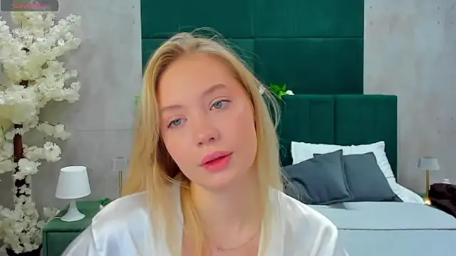 Snapshot of Melanie_Ryer chatting on 11/18/25, 01:11 Melanie Ryer online show from 11/18/25, 01:11