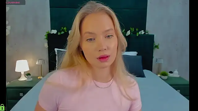 Snapshot of Melanie_Ryer chatting on 11/26/25, 01:06 Melanie Ryer online show from 11/26/25, 01:06