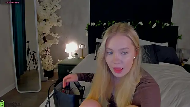 Snapshot of Melanie_Ryer chatting on 11/29/25, 11:19 Melanie Ryer online show from 11/29/25, 11:19