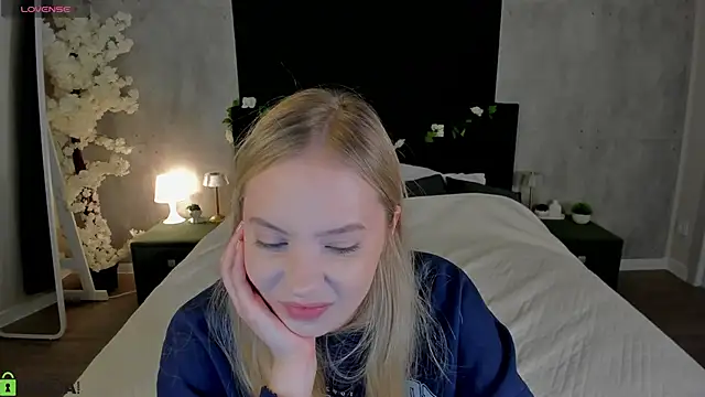 Snapshot of Melanie_Ryer chatting on 12/02/25, 01:11 Melanie Ryer online show from 12/02/25, 01:11