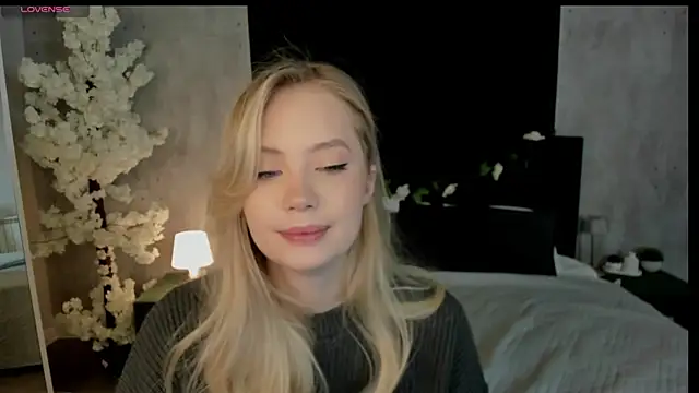 Snapshot of Melanie_Ryer chatting on 12/14/25, 12:27 Melanie Ryer online show from 12/14/25, 12:27