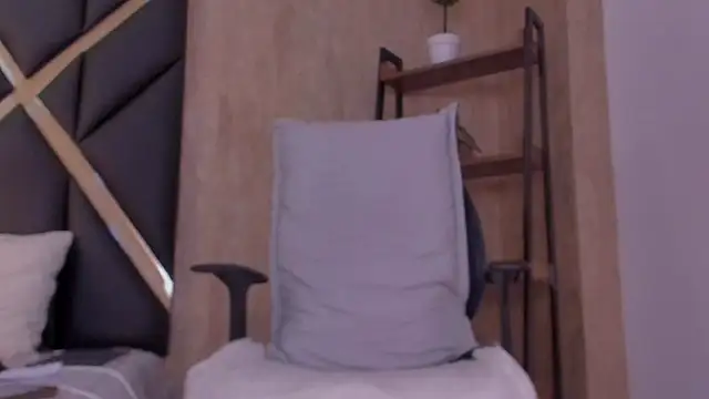 Snapshot of jackfoden01 chatting on 10/31/25, 04:02 jackfoden01 online show from 10/31/25, 04:02