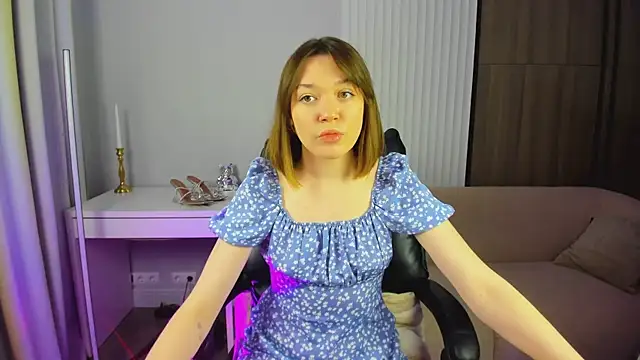 Snapshot of R_I_N_A chatting on 12/15/25, 12:59 R I N A online show from 12/15/25, 12:59