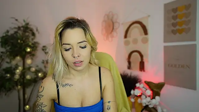 Snapshot of Anabel_Moon chatting on 10/30/25, 02:18 Anabel Moon online show from 10/30/25, 02:18