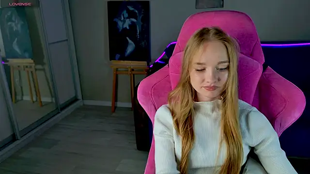 Snapshot of Shawty_Mia chatting on 11/19/25, 05:18 Shawty Mia online show from 11/19/25, 05:18