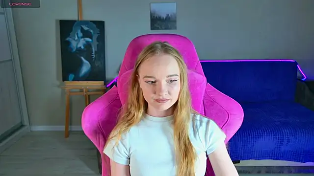 Snapshot of Shawty_Mia chatting on 11/23/25, 02:06 Shawty Mia online show from 11/23/25, 02:06