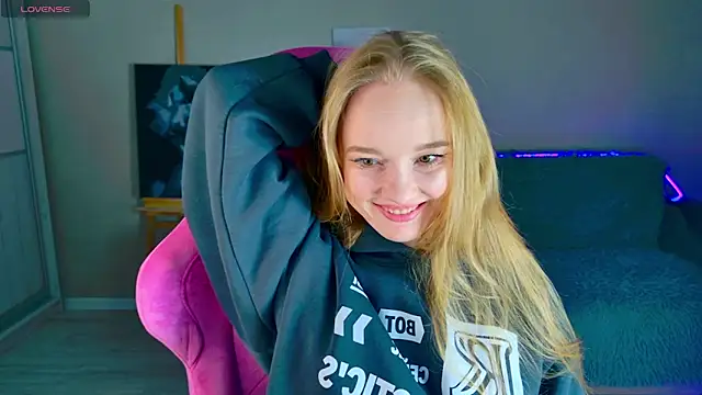 Snapshot of Shawty_Mia chatting on 12/05/25, 02:14 Shawty Mia online show from 12/05/25, 02:14