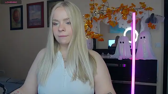 Snapshot of LisaCandy1 chatting on 10/30/25, 07:43 LisaCandy1 online show from 10/30/25, 07:43