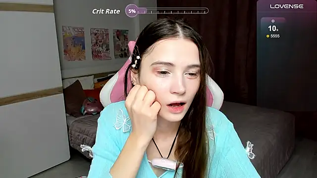 Hana Flo  online show from 12/04/25, 02:15