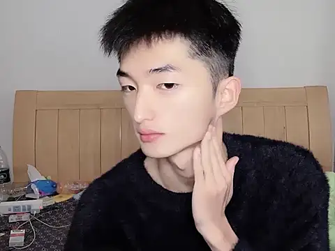 Snapshot of N228 chatting on 11/06/25, 07:31 N228 online show from 11/06/25, 07:31