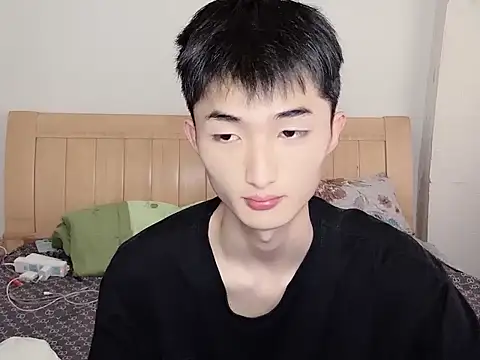 Snapshot of N228 chatting on 11/13/25, 08:24 N228 online show from 11/13/25, 08:24