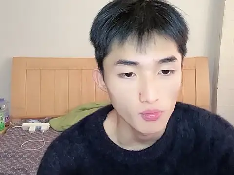 Snapshot of N228 chatting on 11/24/25, 07:08 N228 online show from 11/24/25, 07:08