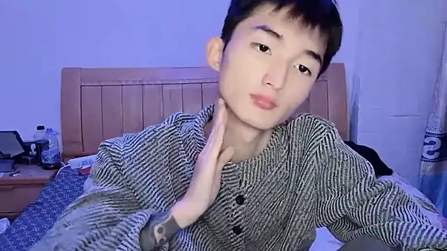 Snapshot of N228 chatting on 11/25/25, 10:48 N228 online show from 11/25/25, 10:48