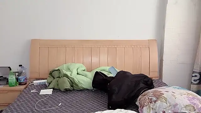 Snapshot of N228 chatting on 11/26/25, 07:09 N228 online show from 11/26/25, 07:09