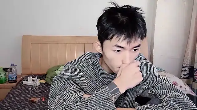 Snapshot of N228 chatting on 11/28/25, 08:28 N228 online show from 11/28/25, 08:28