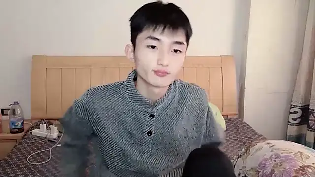 Snapshot of N228 chatting on 11/30/25, 08:18 N228 online show from 11/30/25, 08:18