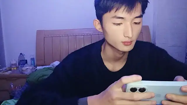 Snapshot of N228 chatting on 12/14/25, 04:12 N228 online show from 12/14/25, 04:12