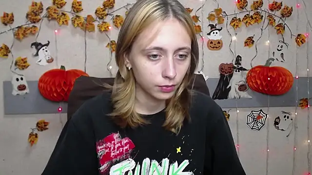 Snapshot of TracyLll chatting on 11/10/25, 11:53 TracyLll online show from 11/10/25, 11:53