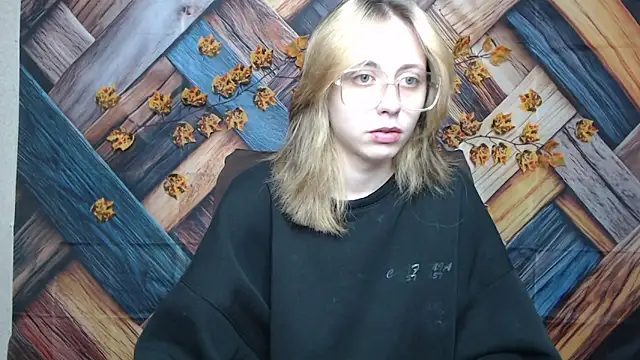 Snapshot of TracyLll chatting on 11/27/25, 12:51 TracyLll online show from 11/27/25, 12:51