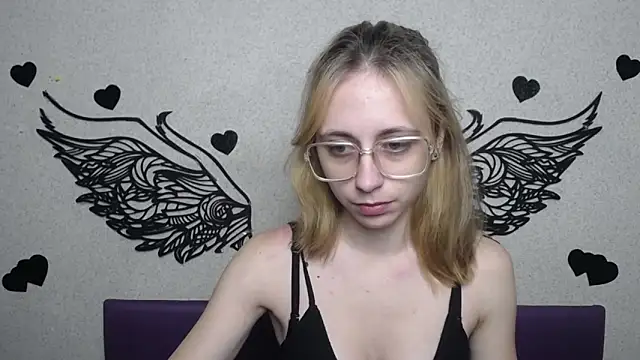 Snapshot of TracyLll chatting on 11/28/25, 11:57 TracyLll online show from 11/28/25, 11:57