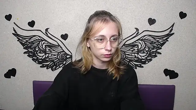 Snapshot of TracyLll chatting on 11/30/25, 11:47 TracyLll online show from 11/30/25, 11:47