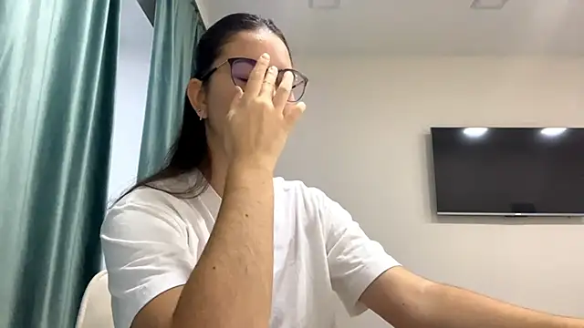 Snapshot of Allisgree chatting on 11/12/25, 06:14 Allisgree online show from 11/12/25, 06:14