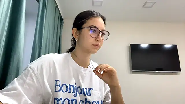 Snapshot of Allisgree chatting on 11/14/25, 07:18 Allisgree online show from 11/14/25, 07:18