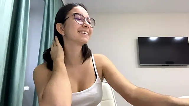 Snapshot of Allisgree chatting on 11/18/25, 08:30 Allisgree online show from 11/18/25, 08:30