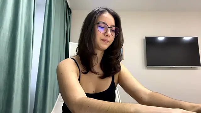 Snapshot of Allisgree chatting on 12/14/25, 07:58 Allisgree online show from 12/14/25, 07:58