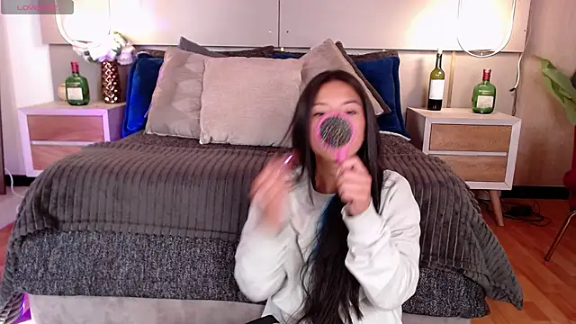 Skay bluee online show from 11/11/25, 01:22