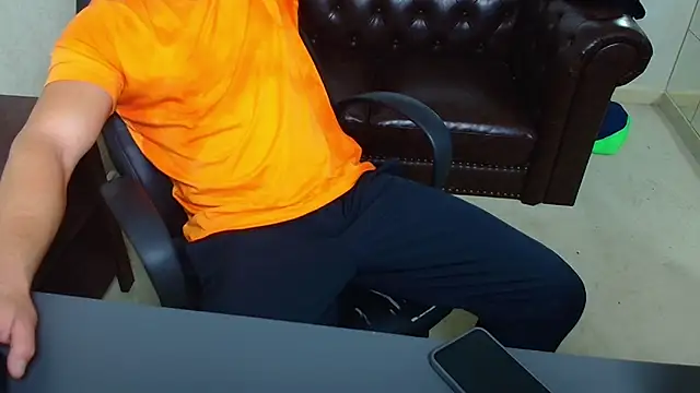 HayesWood online show from 12/04/25, 05:50