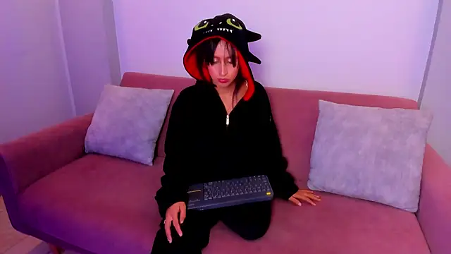 Snapshot of Julietta01 chatting on 11/10/25, 03:05 Julietta01 online show from 11/10/25, 03:05