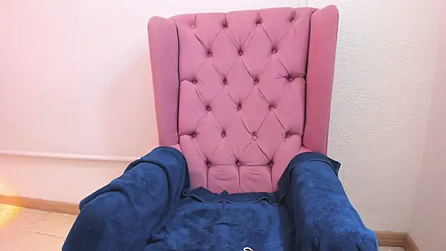 Snapshot of Julietta01 chatting on 11/15/25, 04:32 Julietta01 online show from 11/15/25, 04:32