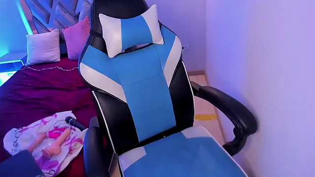 Snapshot of Julietta01 chatting on 11/27/25, 03:41 Julietta01 online show from 11/27/25, 03:41