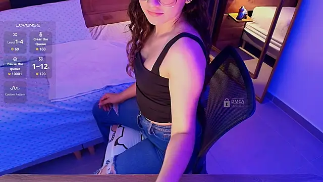 Snapshot of milena_kiitty chatting on 06/10/26, 04:17 milena kiitty online show from 06/10/26, 04:17