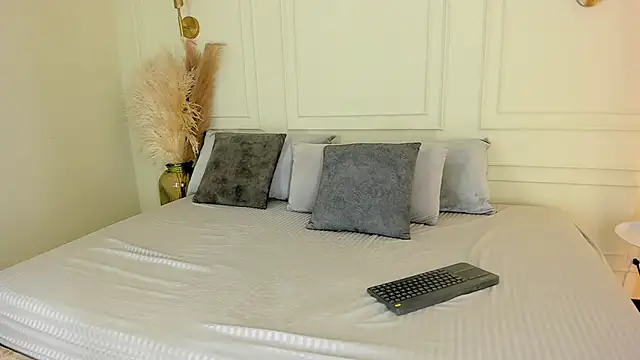 imVictoria  online show from 11/11/25, 09:26