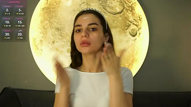 LauraHansil online show from 12/17/25, 06:08