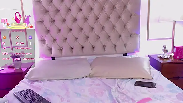 ViolettConnor-x online show from 11/13/25, 09:25