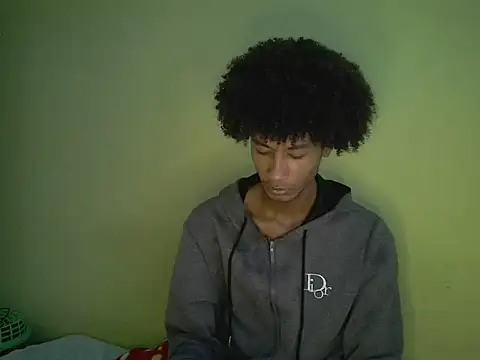 Snapshot of skinniyGabriel chatting on 12/16/25, 01:16 skinniyGabriel online show from 12/16/25, 01:16