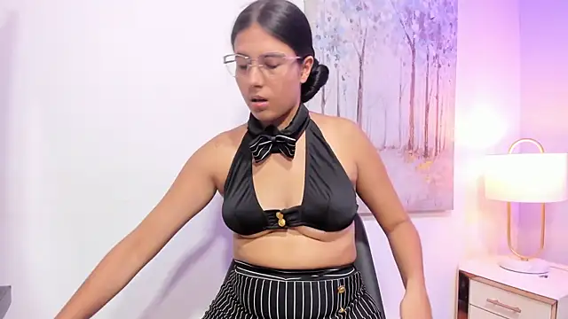 Snapshot of DanniaKross_1 chatting on 11/05/25, 07:36 DanniaKross 1 online show from 11/05/25, 07:36