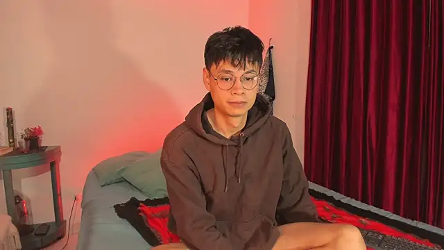 Snapshot of estmonnn chatting on 11/03/25, 02:35 estmonnn online show from 11/03/25, 02:35