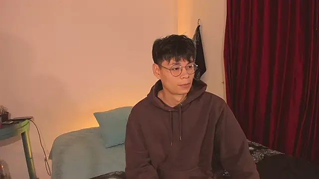 Snapshot of estmonnn chatting on 11/06/25, 11:59 estmonnn online show from 11/06/25, 11:59