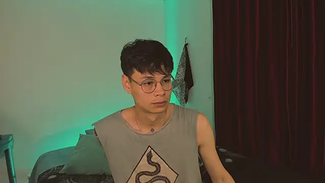 Snapshot of estmonnn chatting on 11/08/25, 12:00 estmonnn online show from 11/08/25, 12:00