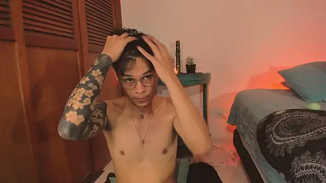 Snapshot of estmonnn chatting on 11/09/25, 12:20 estmonnn online show from 11/09/25, 12:20