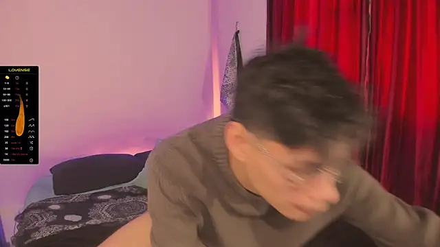 Snapshot of estmonnn chatting on 11/14/25, 09:24 estmonnn online show from 11/14/25, 09:24