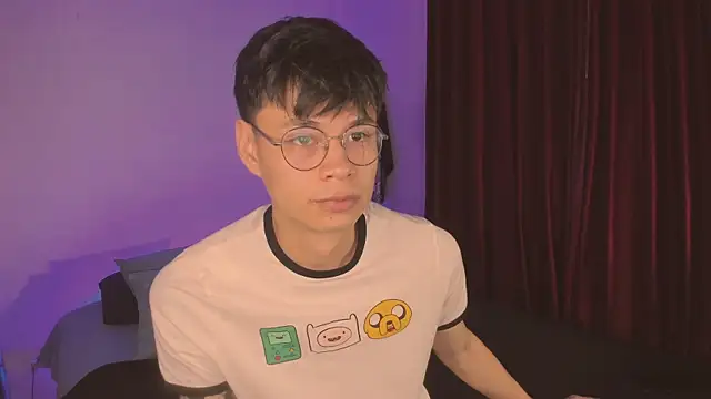 Snapshot of estmonnn chatting on 11/18/25, 01:00 estmonnn online show from 11/18/25, 01:00