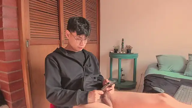 Snapshot of estmonnn chatting on 11/22/25, 08:19 estmonnn online show from 11/22/25, 08:19