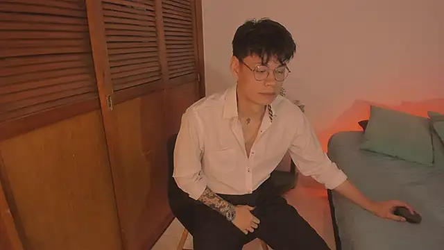 Snapshot of estmonnn chatting on 11/29/25, 12:02 estmonnn online show from 11/29/25, 12:02