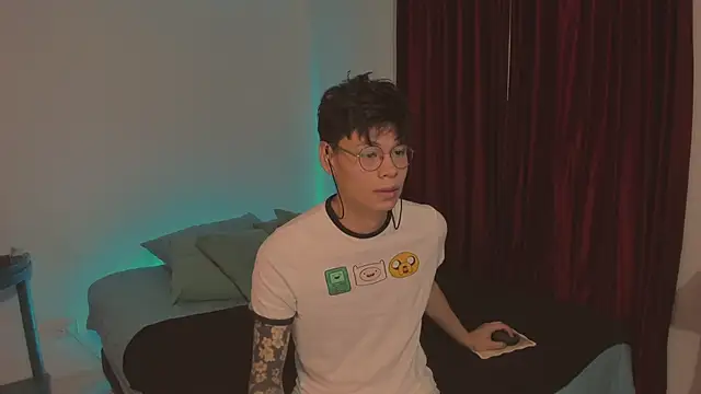 Snapshot of estmonnn chatting on 12/02/25, 11:23 estmonnn online show from 12/02/25, 11:23